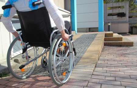 Adapter son logement aux personnes à mobilité réduite, guide pratique